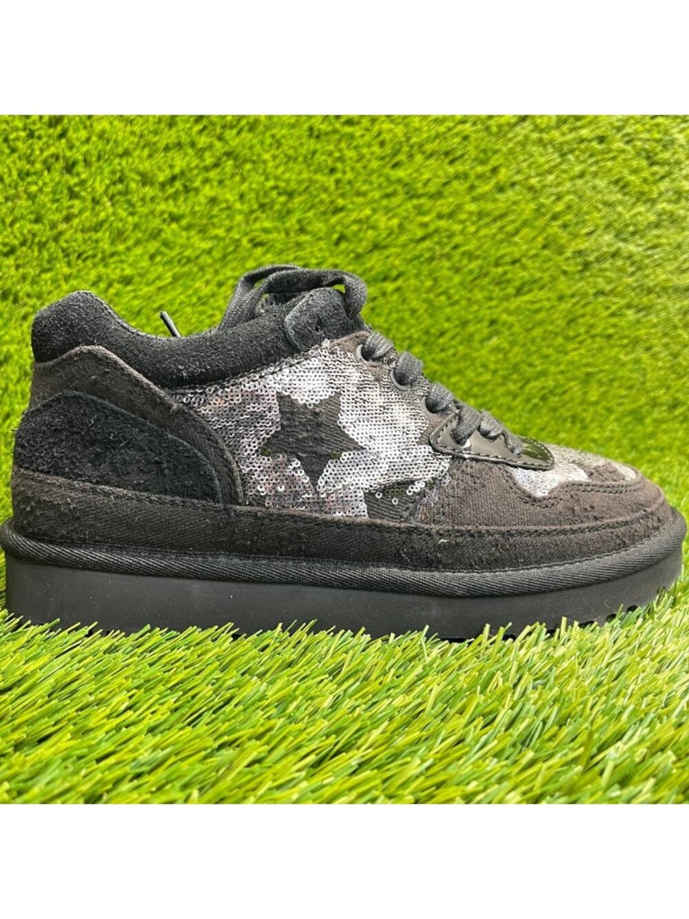 UGG Highland Womens Size 7 Black Sequin Star Athletic Walking Shoes Sneakers